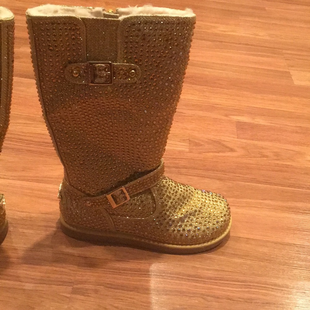 Seriously the CUTEST bling boots EVER!!!